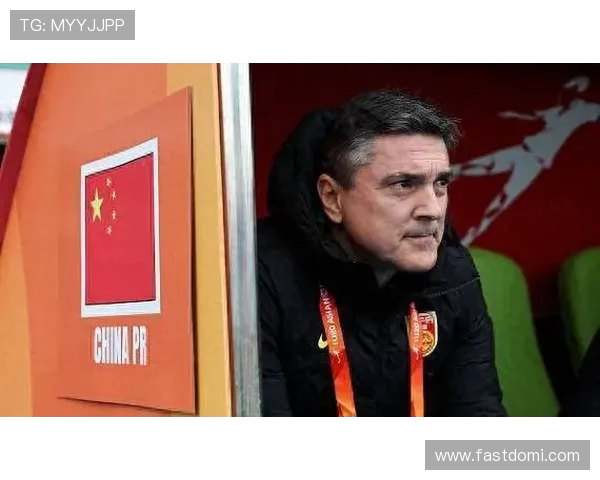 邵佳一探访U22国足训练与主帅安东尼奥亲切交流共话发展